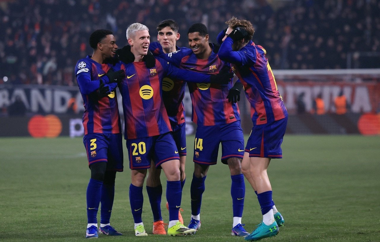 Barcelona rally past Slavia Prague to keep top-eight hopes alive