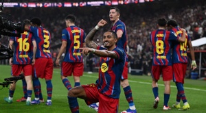 La varita de Raphinha doblega a la de Vinicius