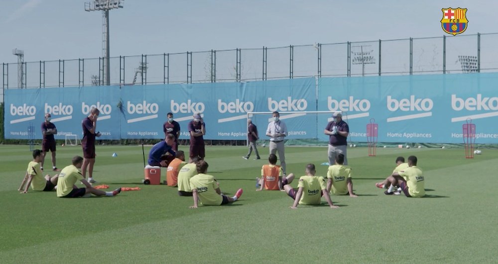 Bartomeu aparece em treinamento do Barcelona. Captura/FCBarcelona