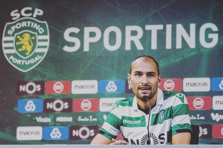 OFICIAL: Bas Dost regressa ao Sporting