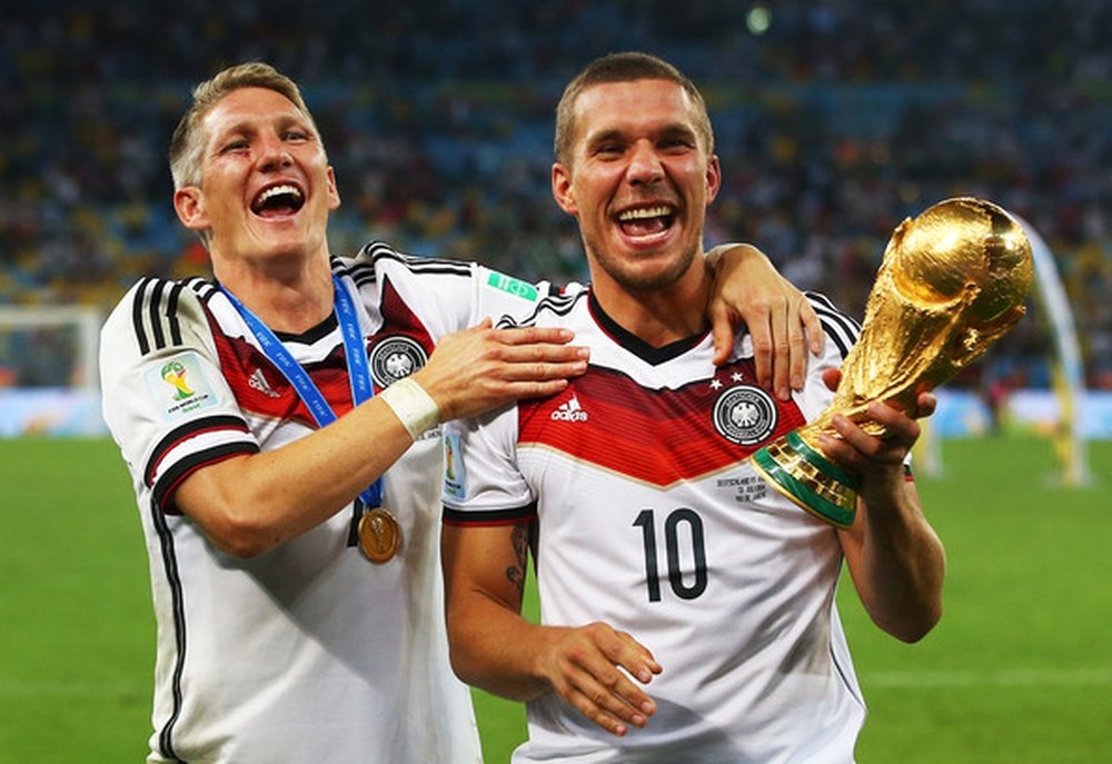 Bastian Schweisteiger et Lukas Podolski, célèbrent le Mondial gagné au Brésil. EFE