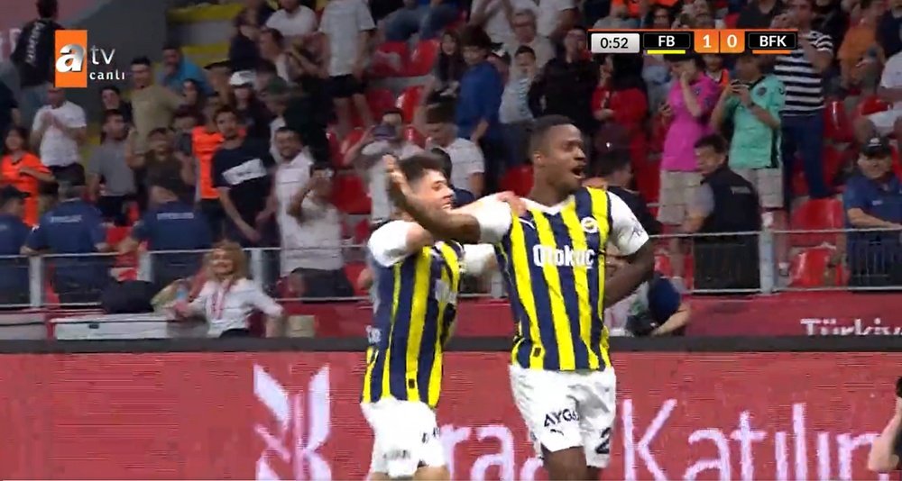 Batshuayi donne l'avantage à Fenerbahçe dès la première minute de jeu. Capture/A Spor