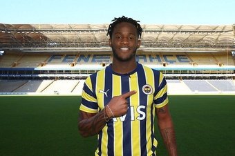 Batshuayi jugará en el Fenerbahçe. AFP