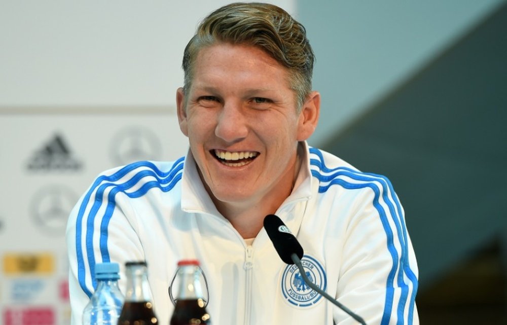 Bayern Munich midfielder Bastian Schweinsteiger is eyeing a fourth straight Bundesliga title