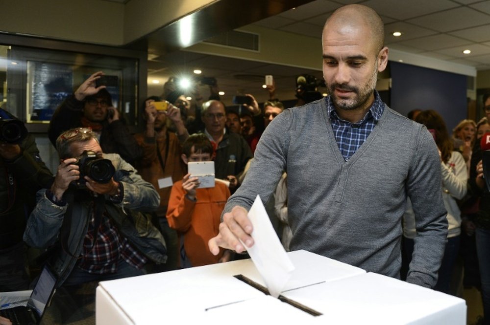 Guardiola ejerció su derecho al voto en el polémico referéndum, por correo. AFP/Archivo