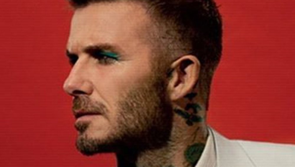 Muchos felicitaron a Beckham por su osado maquillaje. LOVE
