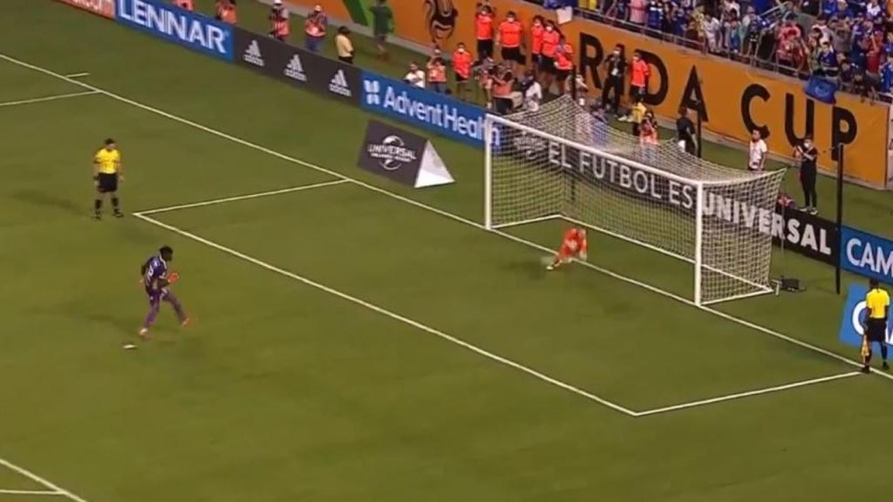 Begovic fue el protagonista en la victoria contra Millonarios. Captura/Twitter/Everton