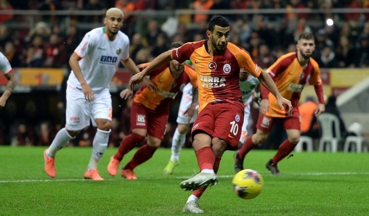 El Galatasaray se acerca a Europa de penalti