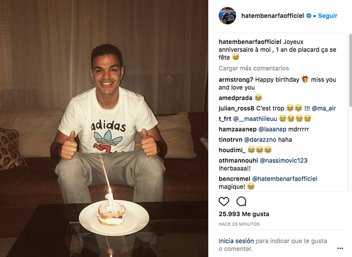 Não joga há um ano pelo PSG e decide festejar com um bolo...