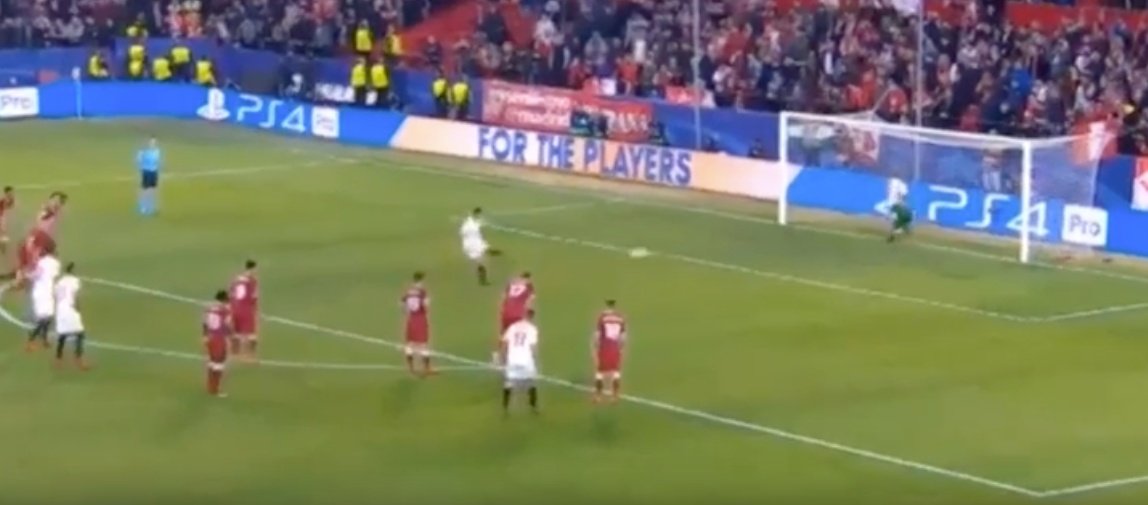 Vidéo : Ben Yedder marque un penalty, l'arbitre lui demande de recommencer... et il remarque !