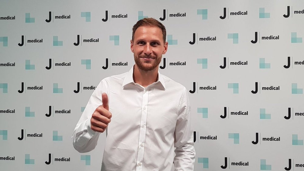 Benedikt Höwedes, en el momento de pasar el reconocimiento médico con la Juventus. JuventusFC