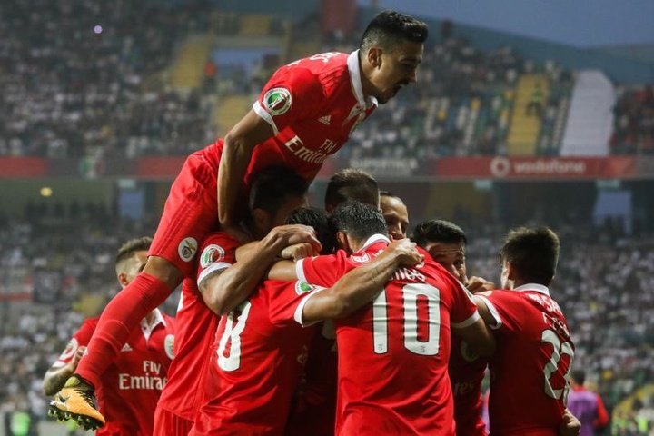 Benfica entra na nova época a conquistar a Supertaça