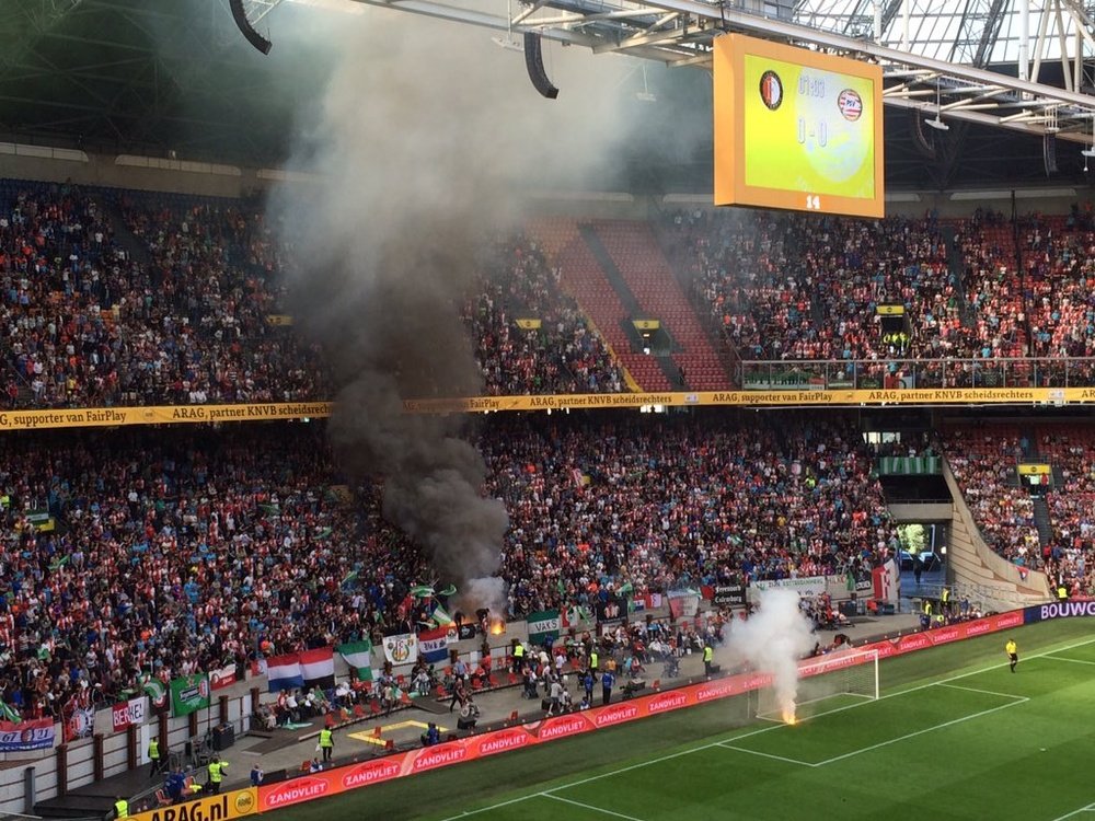 El incidente en el Amsterdam Arena no pasó a mayores. Twitter