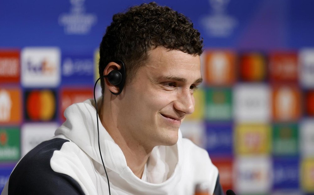 Pavard is open to playing at Old Trafford in the 2023/24 season. EFE