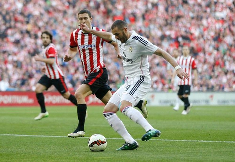 Benzema, a punto de marcarle al Athletic de Bilbao. Twitter