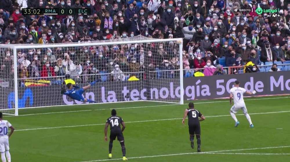 Benzema falló el penalti a la media hora. Captura/MovistarLaLiga