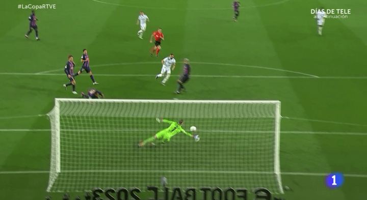 'Hat-trick' de Benzema em pleno Camp Nou