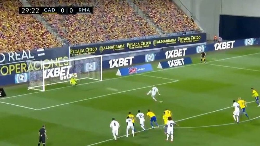 But et passe décisive en trois minutes pour Benzema contre Cadix. Capture/MovistarLaLiga