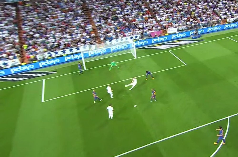 Benzema volleyed home from six yards. Twitter/Telecinco
