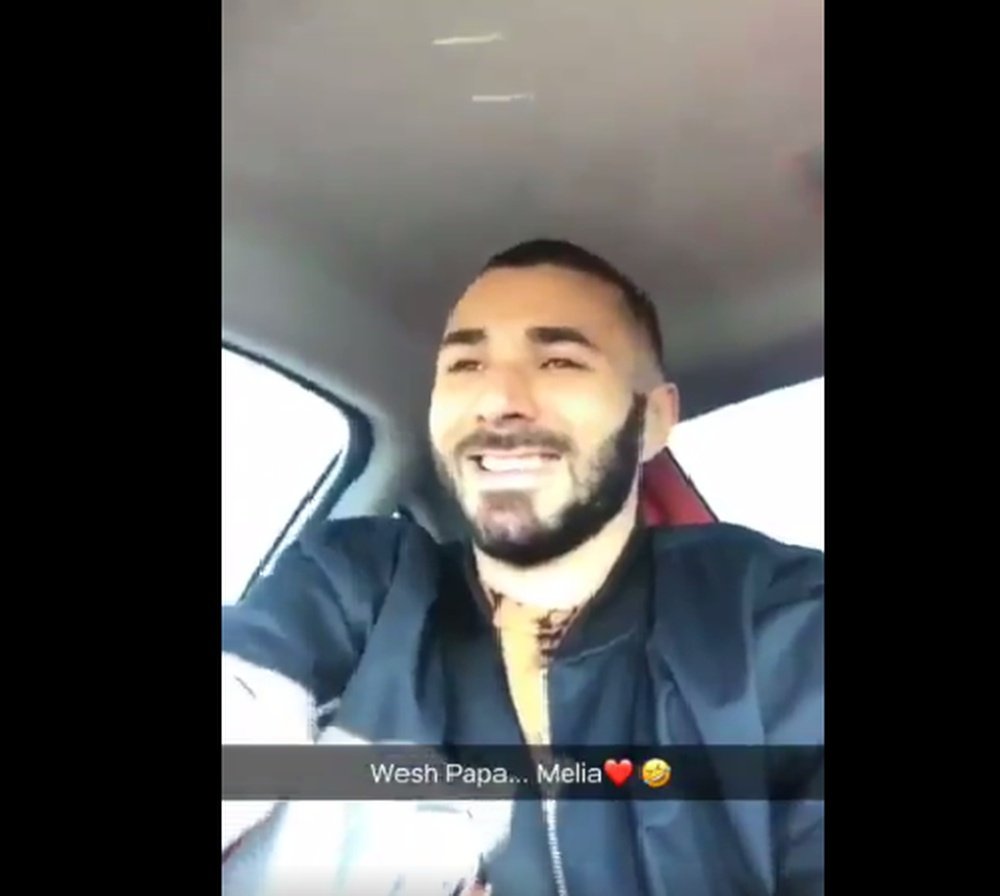Benzema se volvió a grabar mientras conducía. Instagram/KarimBenzema