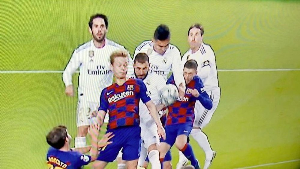 L'image qui invaliderait les réclamations arbitrales du Real Madrid. Captura/IsaacFouto/ElGolazodeGo