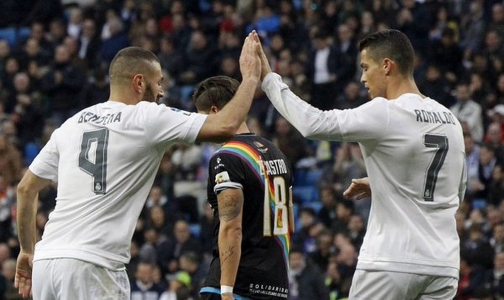 Benzema et Cristiano Ronaldo célèbrent un but en Liga avec le Real Madrid. LigaBBVA