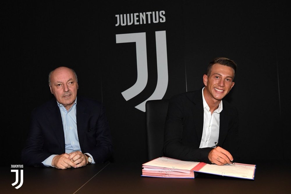 Bernardeschi has joined the Italian champions on a five-year contract. JuventusFC