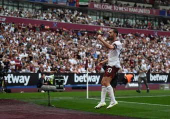 Manchester City came from behind against West Ham to claim a 1-3 victory at the London Stadium as Spurs scored two goals in less than five minutes in injury time to complete a late comeback against Sheffield United.