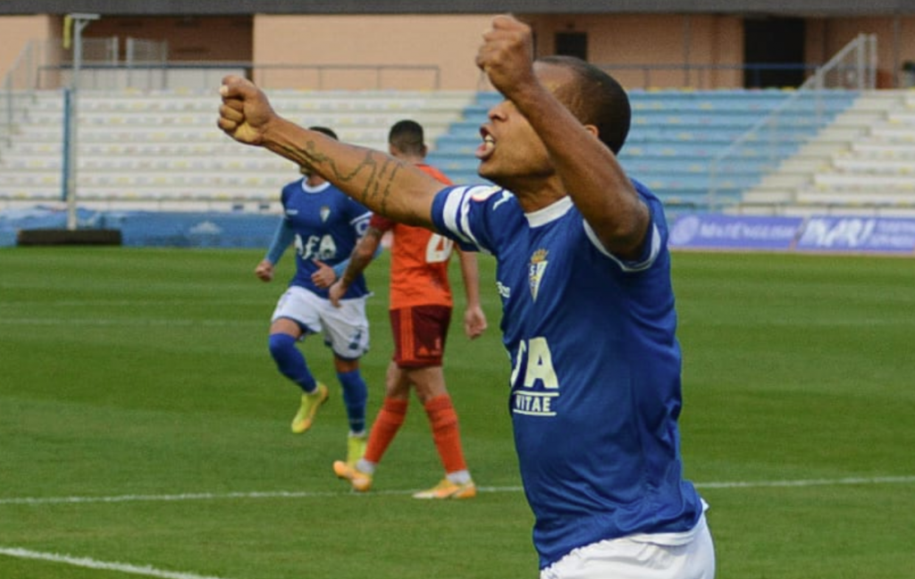 Lolo González le da alas al San Fernando y frena al Recre