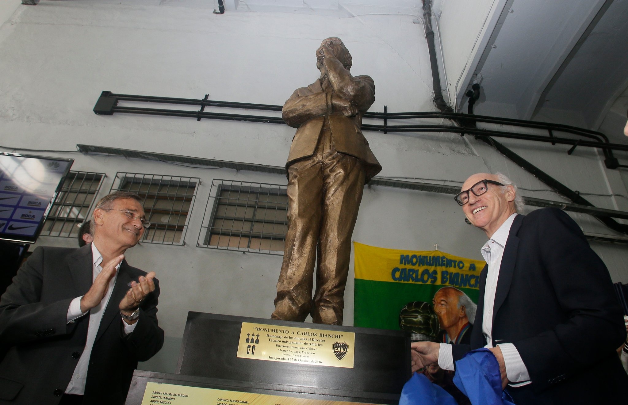 Bianchi, en el momento de la inauguración de su estatua en La Bombonera. BocaJuniors