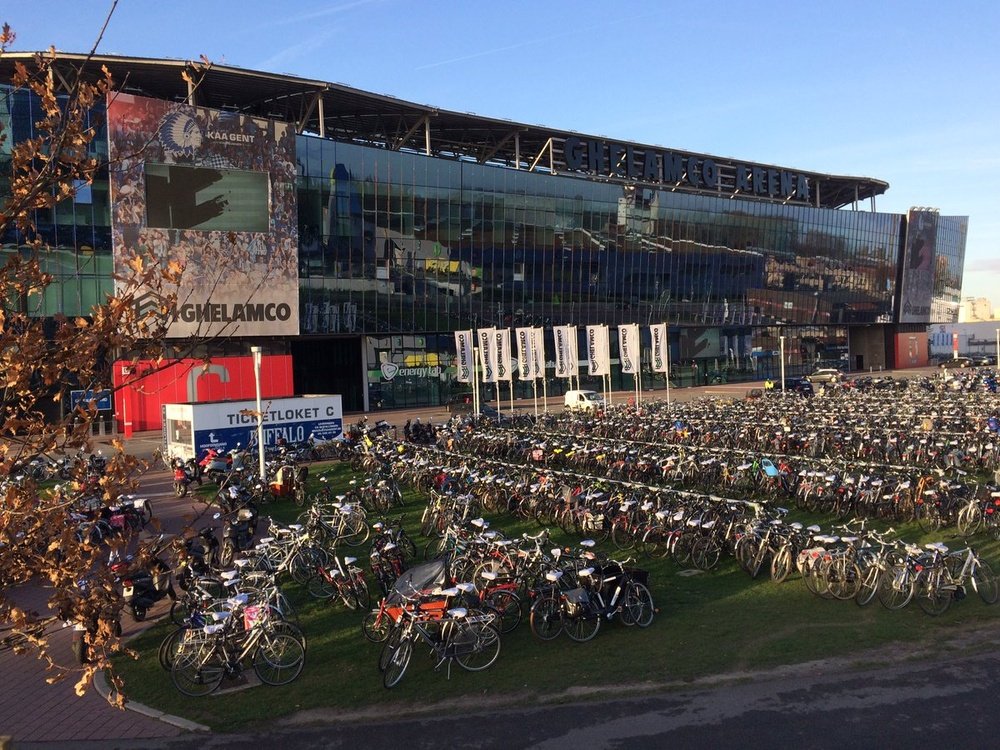 Así lucía el Ghelamco Arena de Gante. Twitter/Voetbal