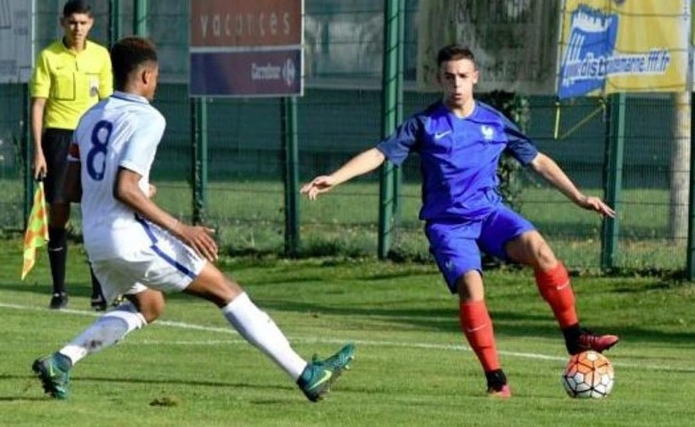 Hassaini, a punto para el Barcelona. Twitter/EquipedeFrance