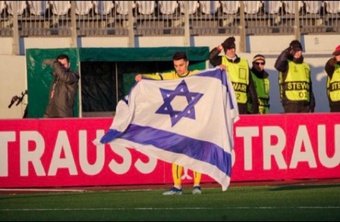 Le milieu de terrain du Maccabi Tel Aviv Dan Biton a reçu un carton jaune pour avoir brandi un drapeau israélien lors de la célébration de la victoire 1-0 contre Breidablik lors de la cinquième journée de la phase de groupes de la Conference League.