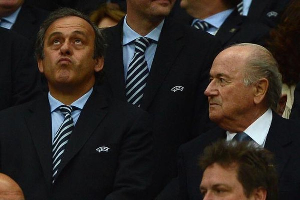 Blatter y Platini, suspendidos por la FIFA. Twitter