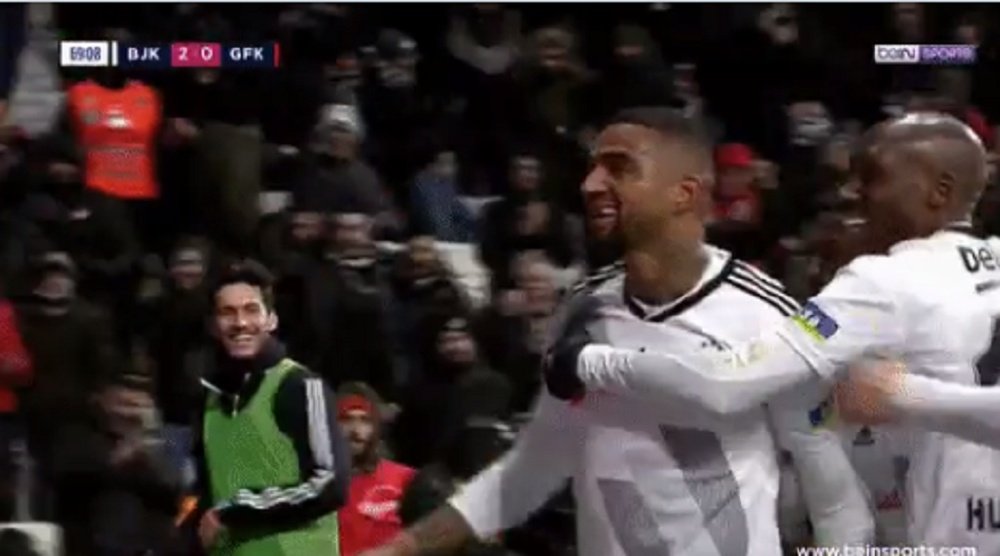 Chegou com tudo: estreia e gol de calcanhar de Boateng. Captura/BeINSports