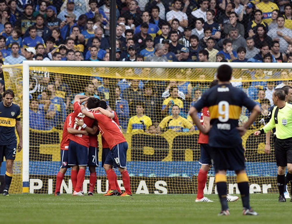 Boca Juniors e Independiente andan tras la pista del mismo jugador. EFE