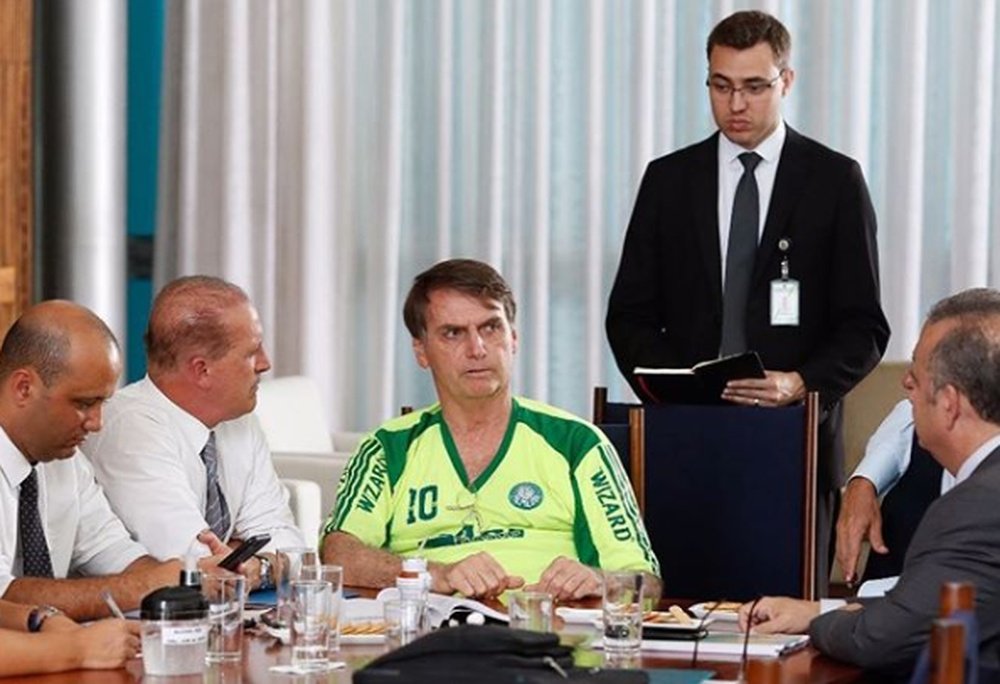 Bolsonaro com uma camisa fake do Palmeiras. Instagram @jairmessiasbolsonaro