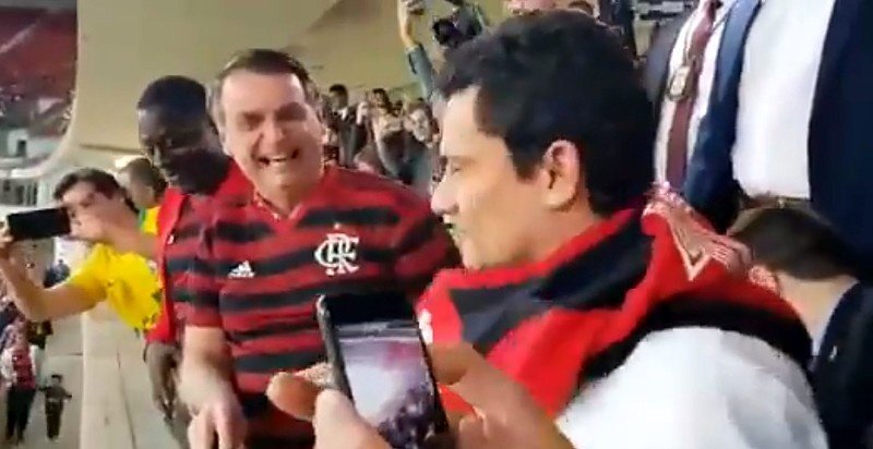 Bolsonaro acudió a ver la Flamengo ante CSA. Captura/Enmascaradocab