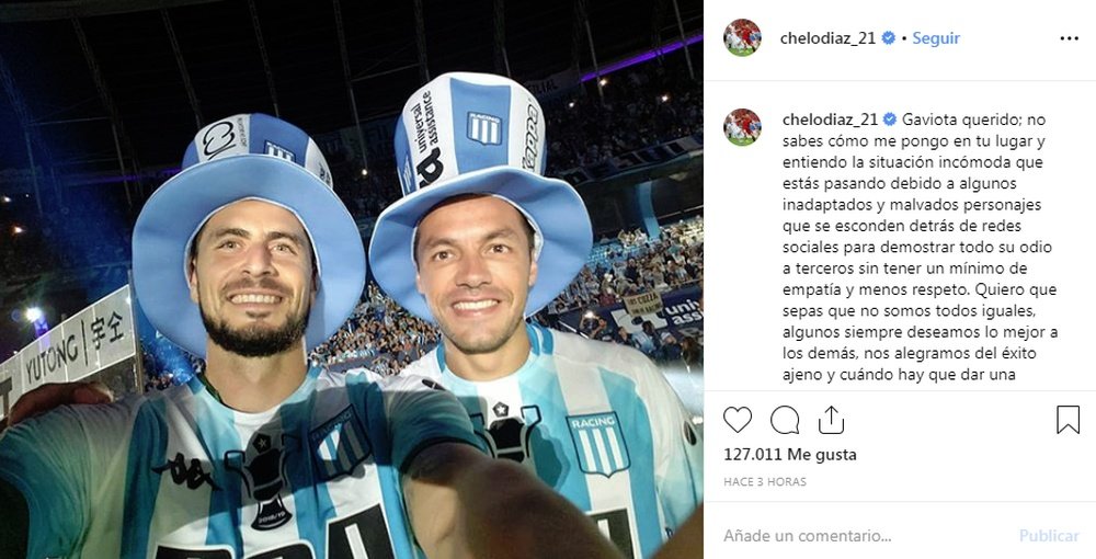 Bonito detalle de Marcelo Díaz con su compañero en Racing Gabriel Arias. Instagram/chelodiaz_21
