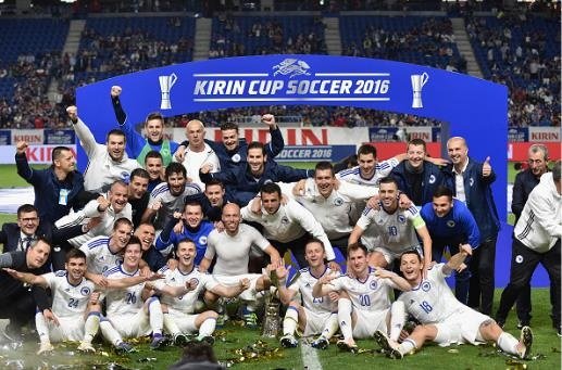 Bosnia festejó a lo grande la Copa Kirin. Twitter