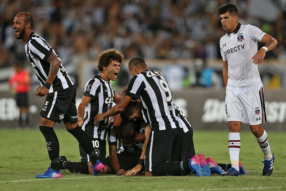 Botafogo selló su pase en Chile tras empatar 1-1. Botafogo