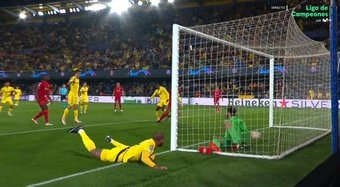 Capoue and Dia link up after three mins to kickstart the comeback