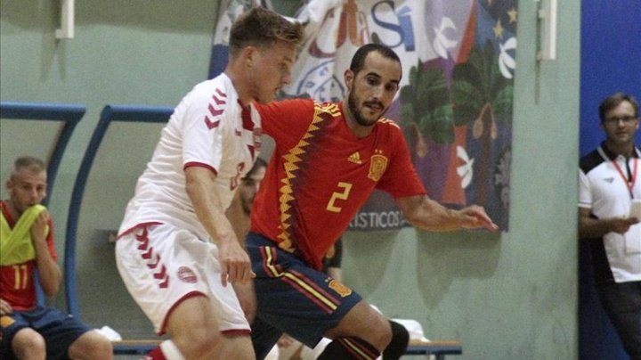 España vuelve a golear sin piedad a Dinamarca