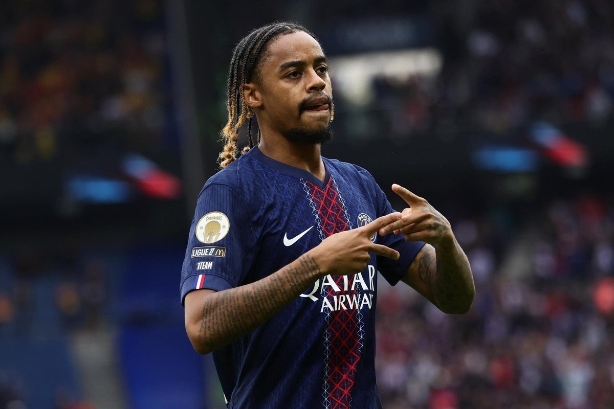 Barcola blinda il primato del PSG. EFE