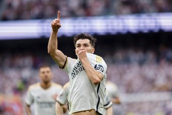 O Real Madrid colocou a última pedra que construiu o caminho que o tornou campeão da LaLiga. Com uma atuação estelar de Brahim, a equipe de Carlo Ancelotti derrotou um pobre Cádiz que, apesar de tudo, conseguiu causar um susto.