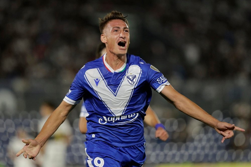 Vélez castiga a Palermo y presenta su candidatura al título. EFE