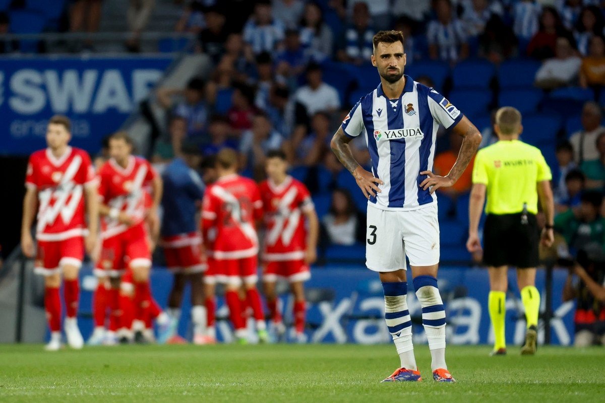 Real Sociedad did not give a return date for Brais Mendez. EFE