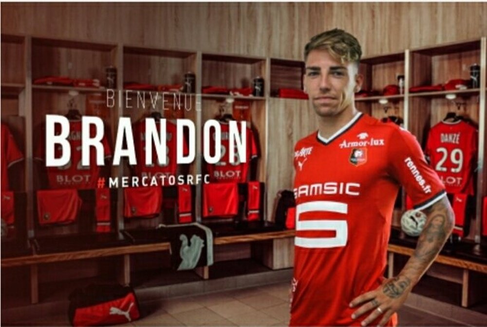 Brandon posa con la camiseta del Rennes. Rennes