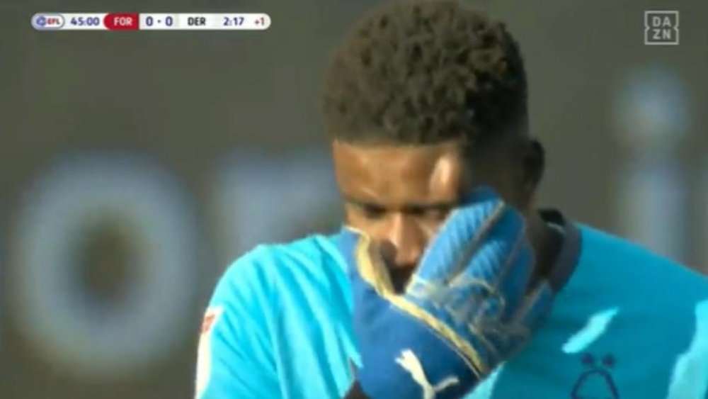 Samba se llevó un golpe en la cabeza peligroso. Captura/DAZN