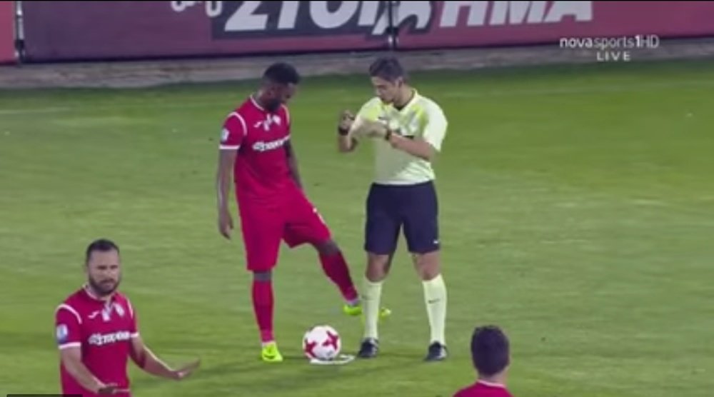 El jugador portugués se excedió en una broma que le costó la amarilla. Captura/NovasportsHD
